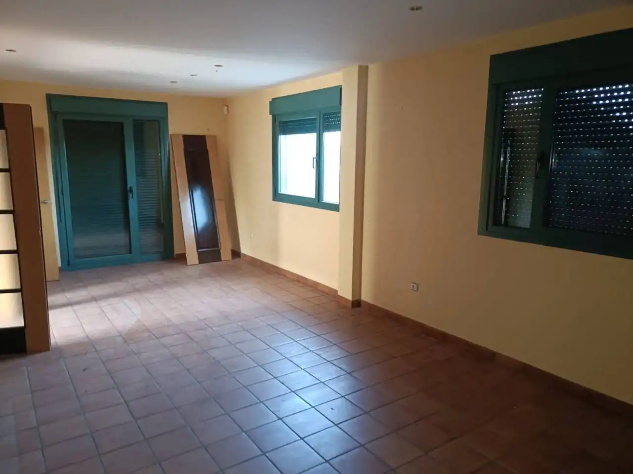 Terraced house with pool for sale in Calle Almendros, imagen 2