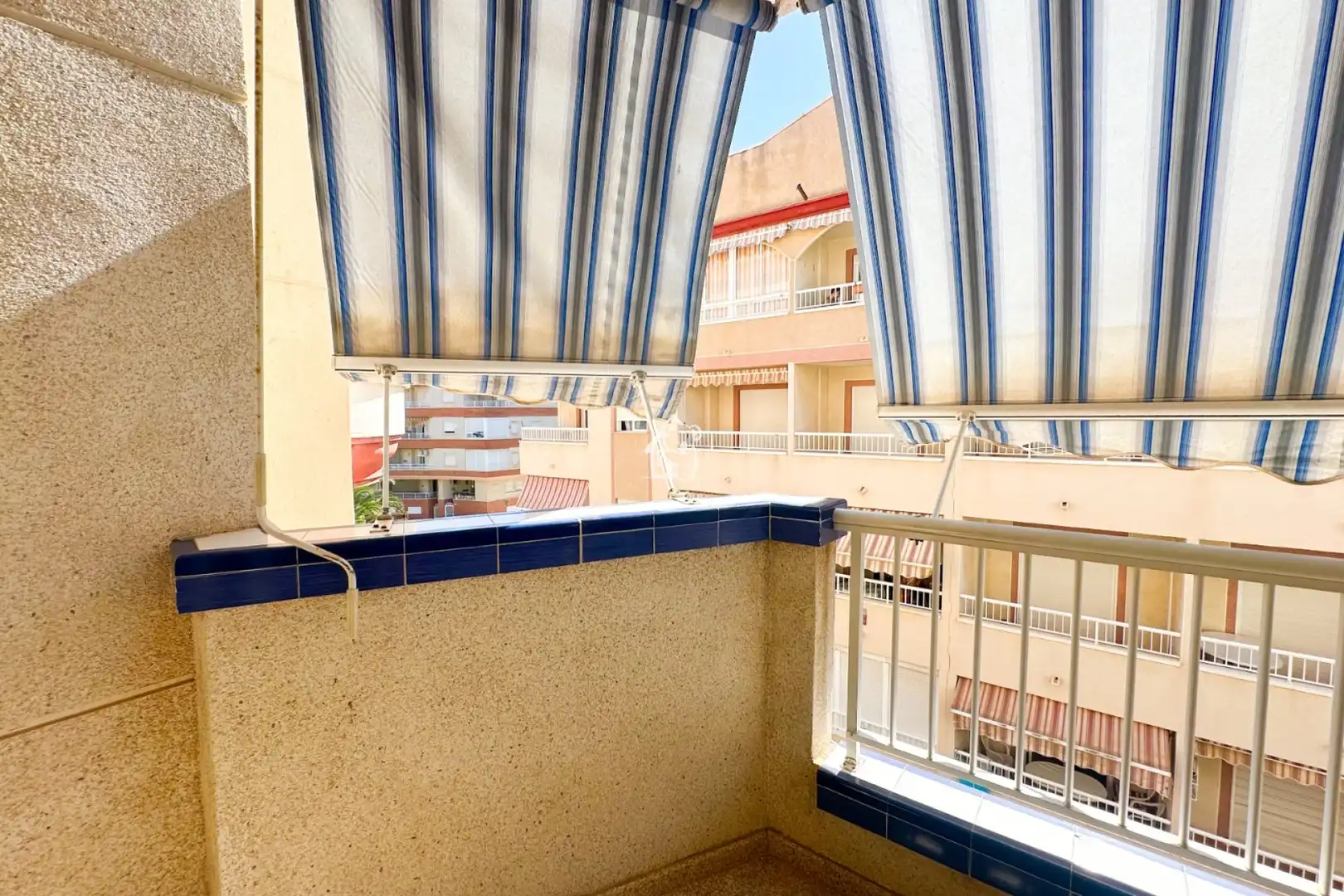 Terraza de Apartamento de alquiler en Guardamar del Segura con Aire acondicionado, Terraza y Amueblado