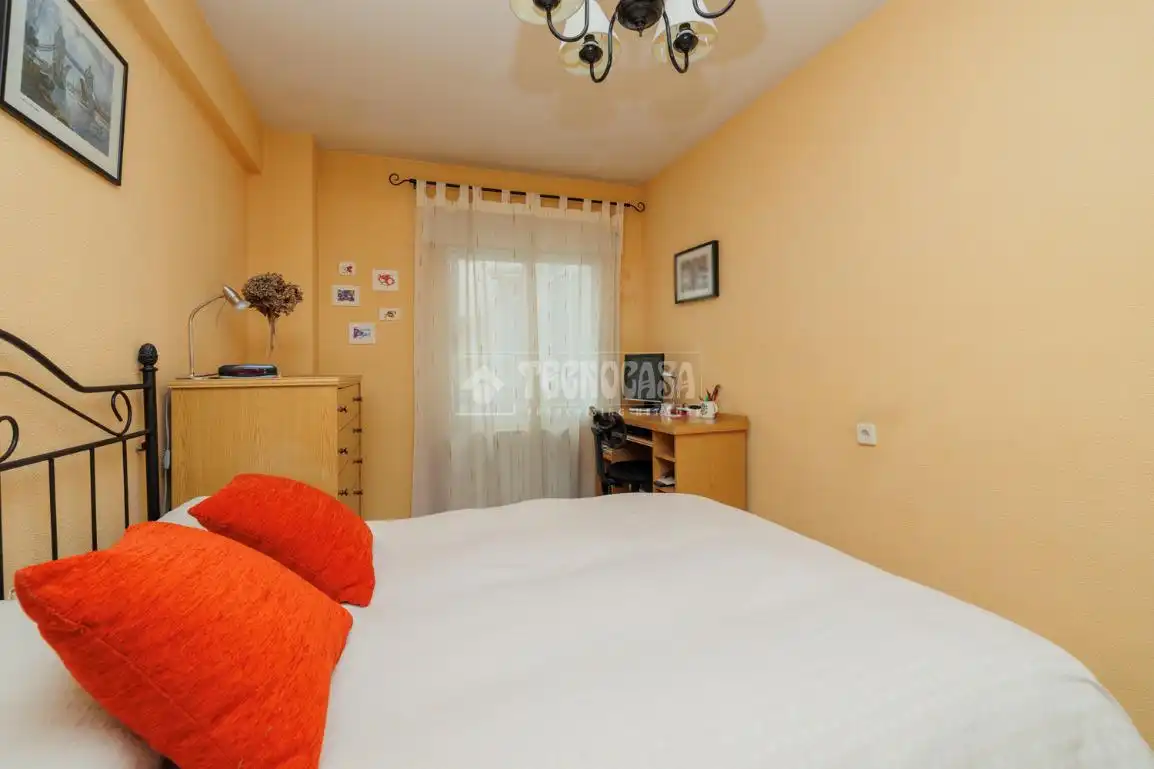 Bedroom of Flat for sale in Madrid  with Air Conditioner and Heating