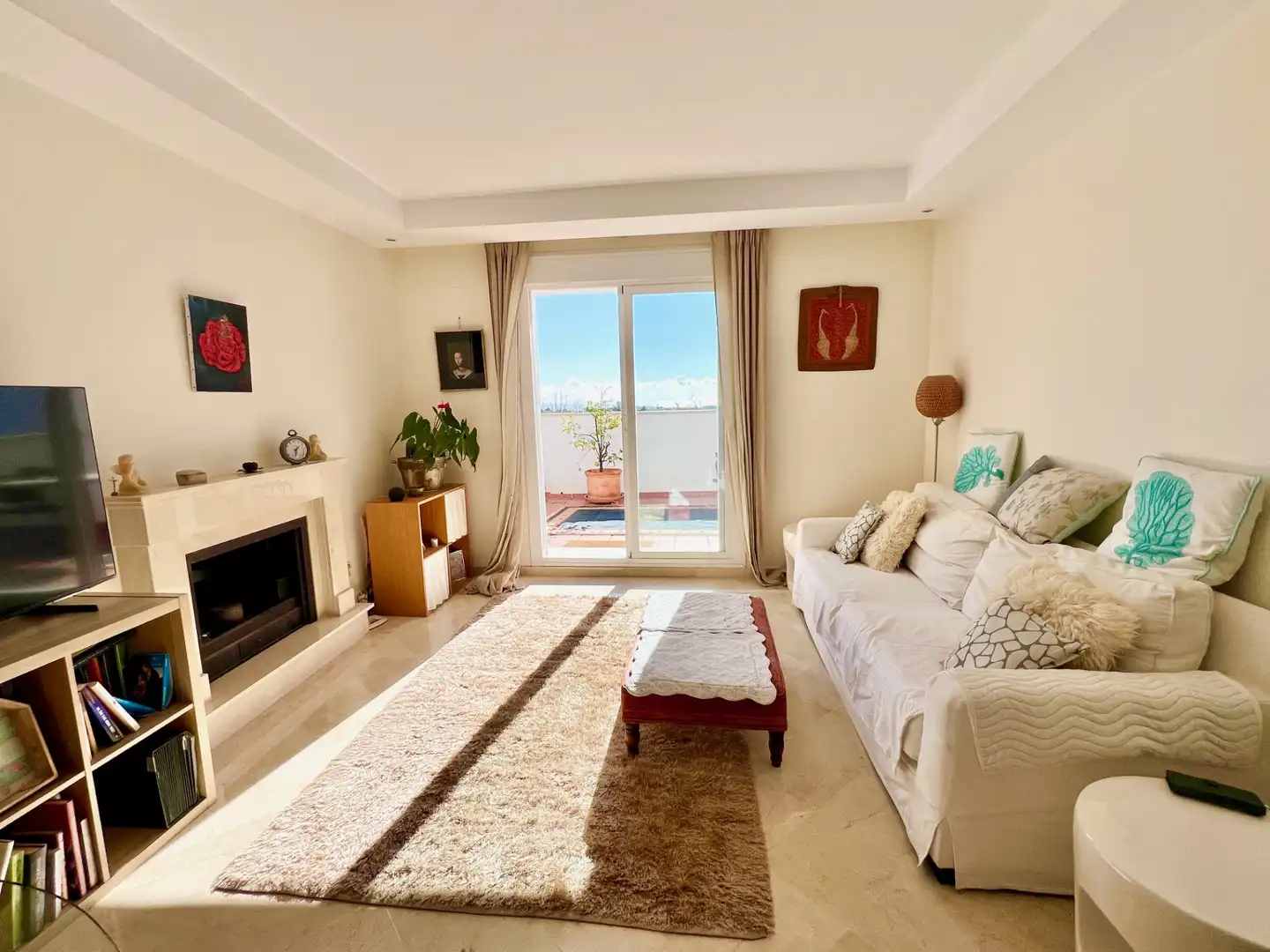 Wohnzimmer von Wohnungen zur Miete in Marbella mit Klimaanlage, Terrasse und Schwimmbad