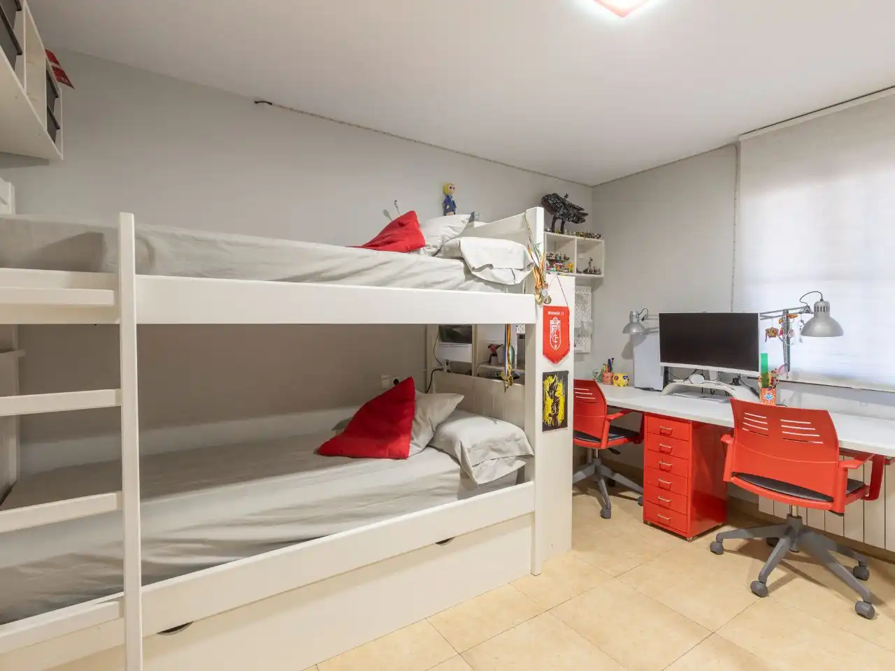 Bedroom of Flat for sale in Barrio de la Vega
