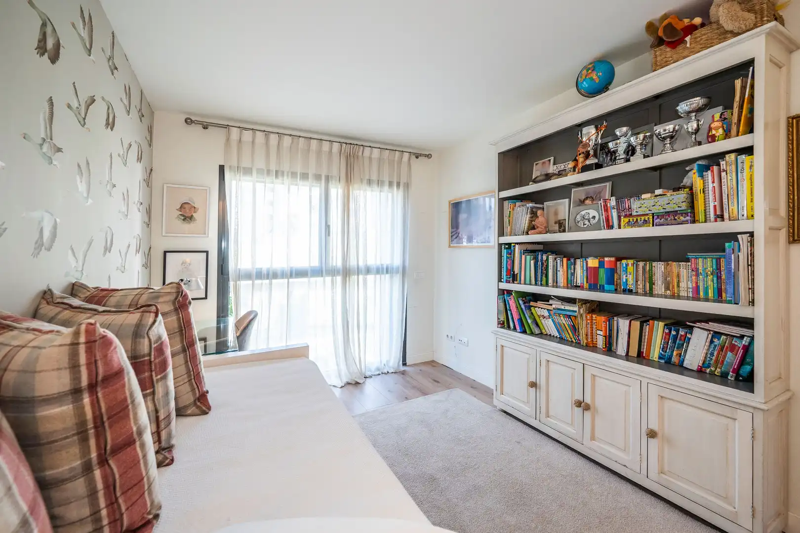 Bedroom of Flat for sale in La Moraleja  with Air Conditioner, Heating and Private garden