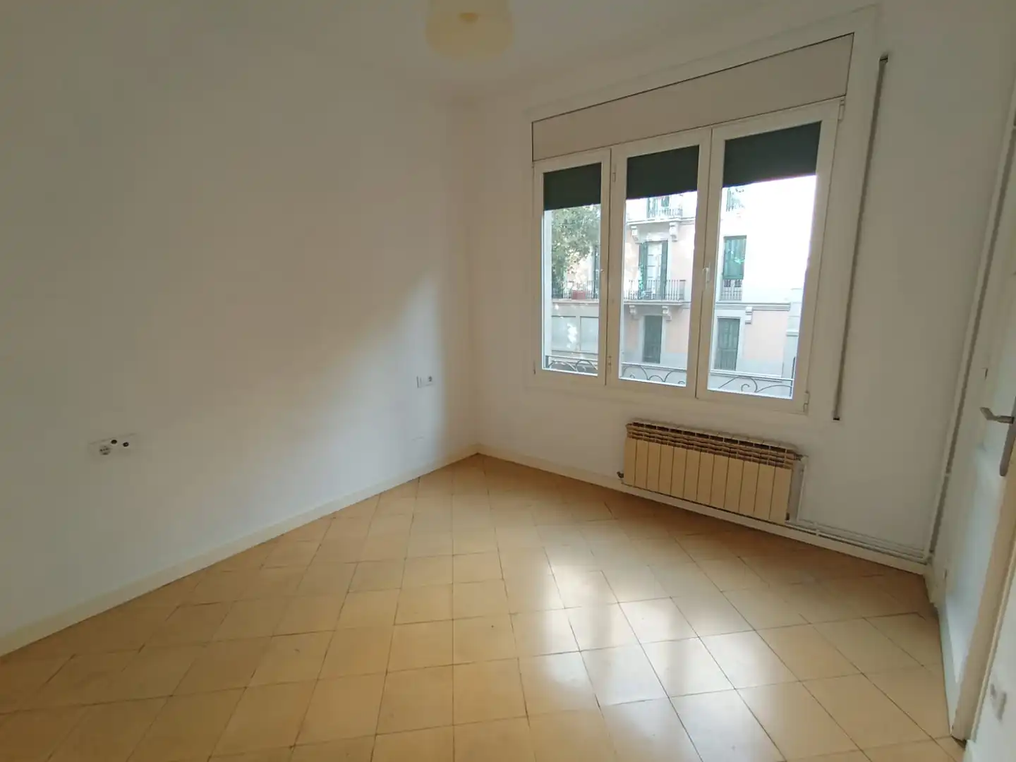Habitación de Piso en venta en Barcelona con Calefacción y Horno
