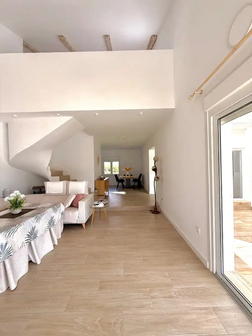 Sala d'estar de Casa o xalet en venda en Espartinas amb Aire condicionat, Calefacció i Jardí privat