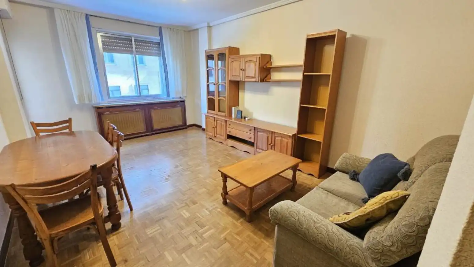 Sala de estar de Piso de alquiler en Salamanca con Calefacción, Parquet y Terraza