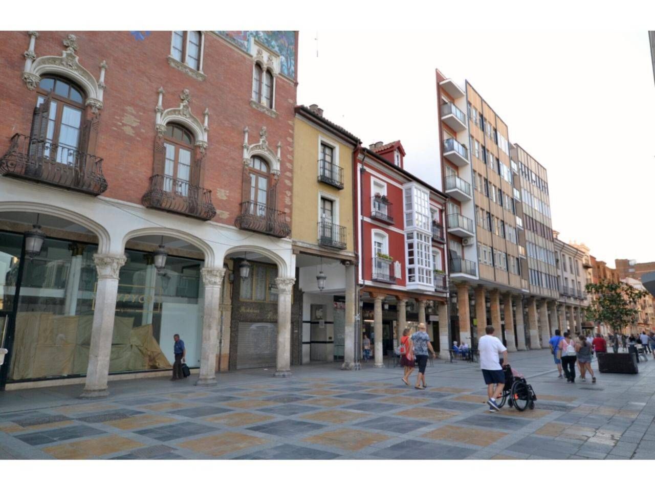 Vista exterior de Oficina de lloguer en Palencia Capital amb Calefacció