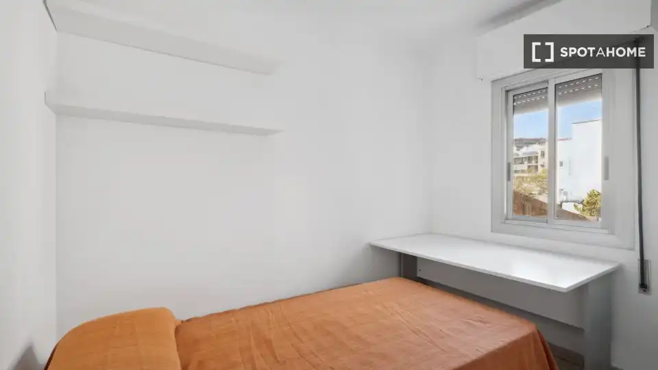 Dormitori de Pis per a compartir en L'Hospitalet de Llobregat amb Aire condicionat, Calefacció i Terrassa