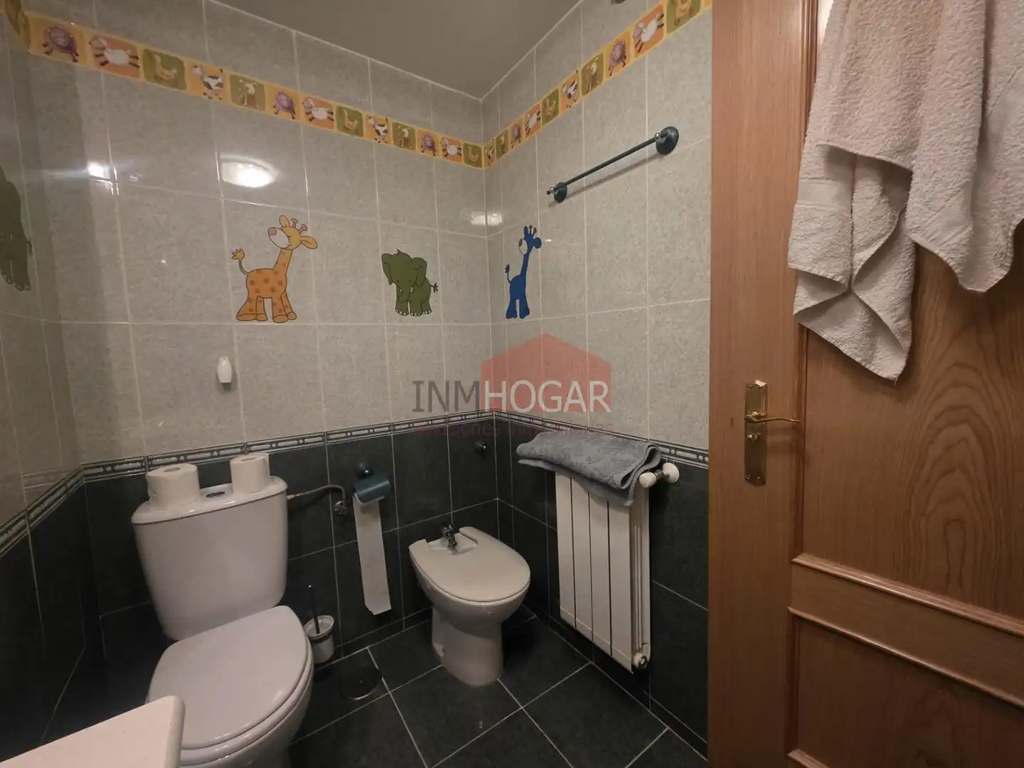 Bathroom of Houses for rent in Ávila  with Heating, Parquet flooring and Furnished