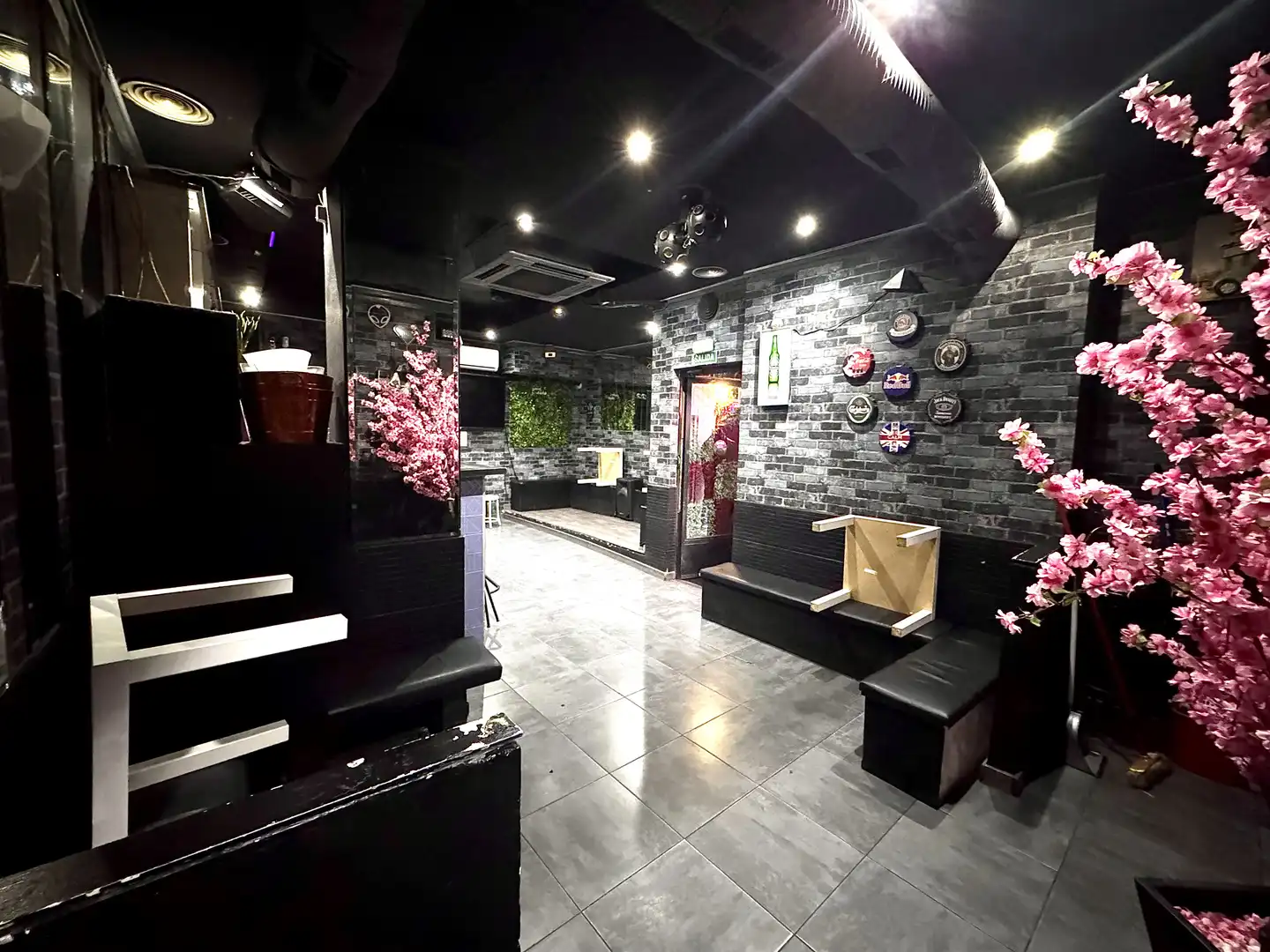 Commercial properties for sale in Madrid  with Air Conditioner, Furnished and Alarm