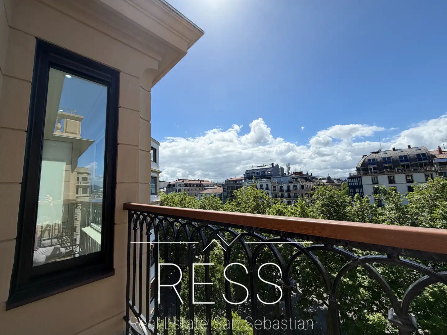 Vista exterior de Piso en venta en Donostia - San Sebastián  con Aire acondicionado, Calefacción y Amueblado