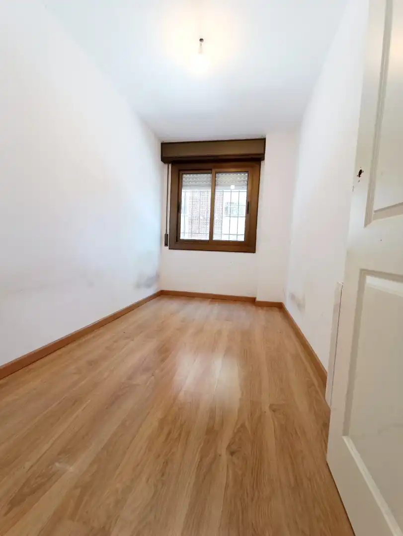 Schlafzimmer von Erdgeschoss zum Verkauf in Badalona mit Heizung, Parkett und Balkon