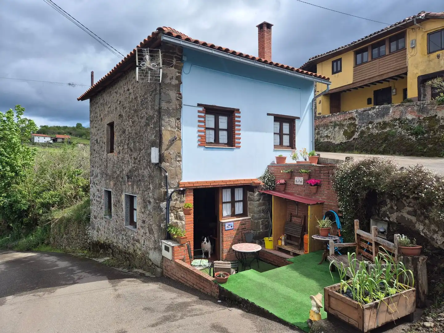 Vista exterior de Casa o xalet en venda en Colunga amb Terrassa, Traster i Piscina