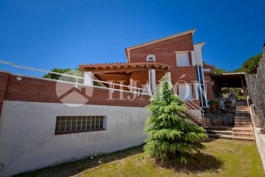 Vista exterior de Casa o chalet en venta en Argentona con Aire acondicionado, Calefacción y Jardín privado
