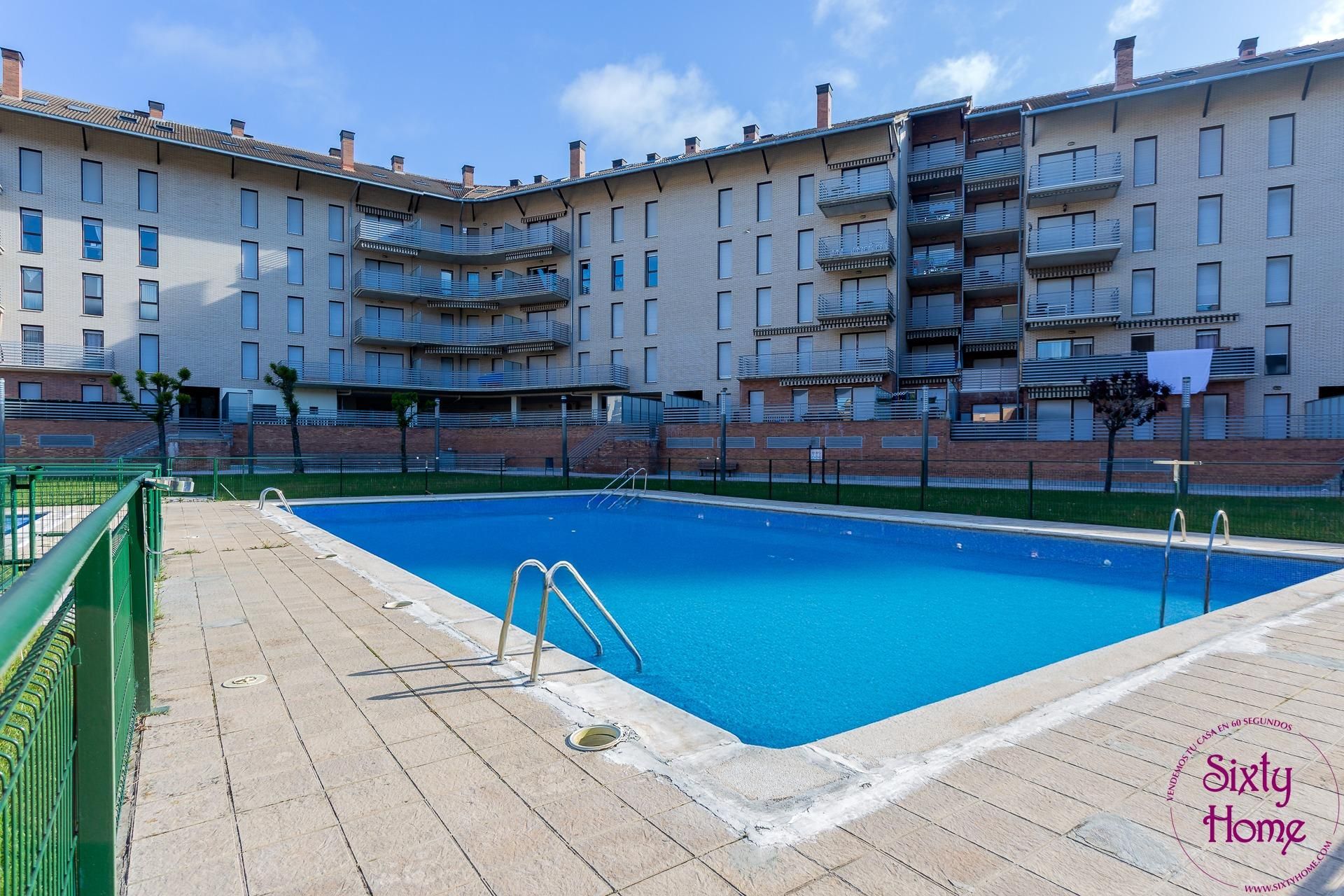Piscina de Àtic en venda en Jaca amb Calefacció, Jardí privat i Terrassa