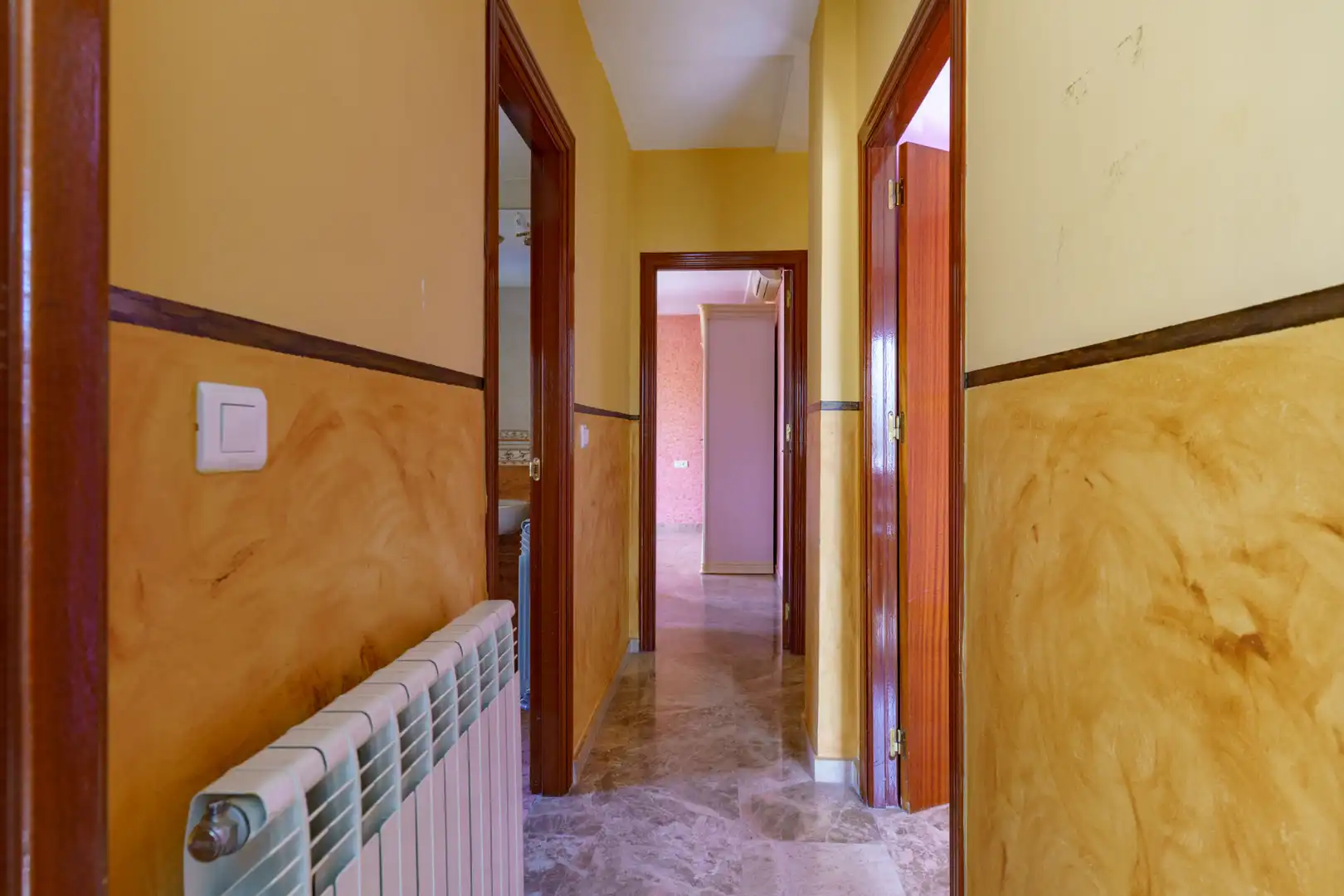 Einfamilien-Reihenhaus zum Verkauf in Ogíjares mit Klimaanlage, Heizung und Terrasse