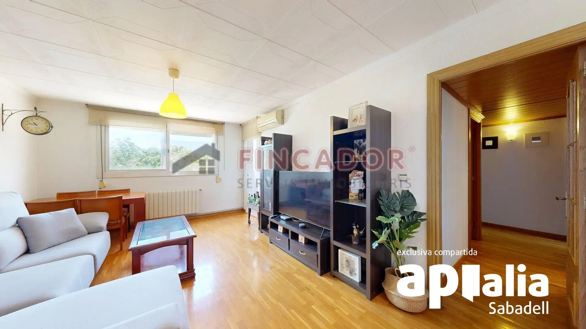 Sala de estar de Piso en venta en Badia del Vallès con Aire acondicionado, Calefacción y Parquet