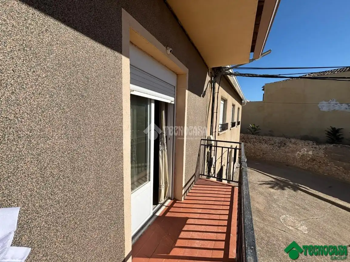Vista exterior de Casa adosada en venta en Alcázar del Rey, Cuenca