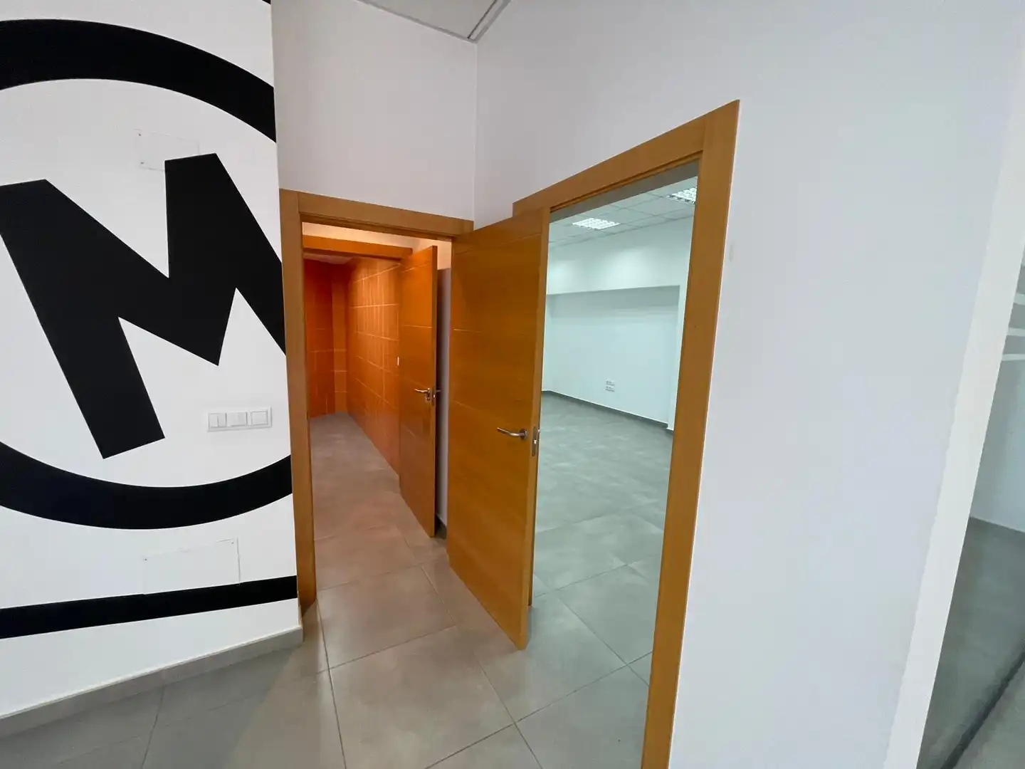Office for rent in Cartagena  with Air Conditioner and Heating