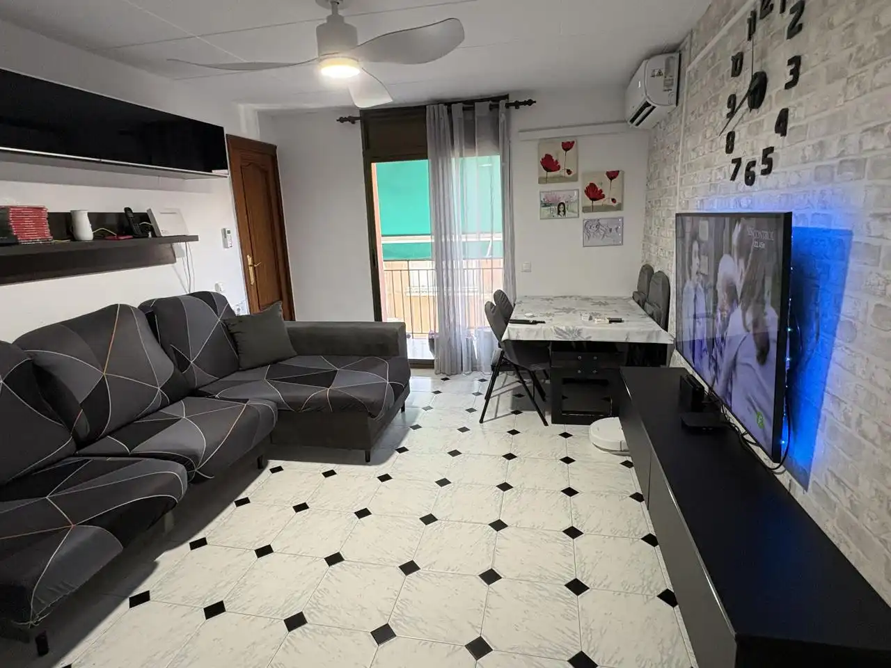 Sala d'estar de Pis en venda en Barcelona amb Aire condicionat i Terrassa