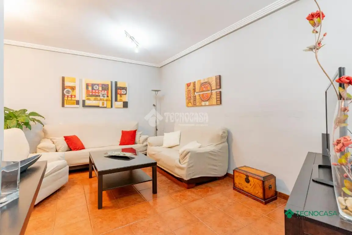 Casa aparellada en venda a Las Cabañuelas, imagen 2