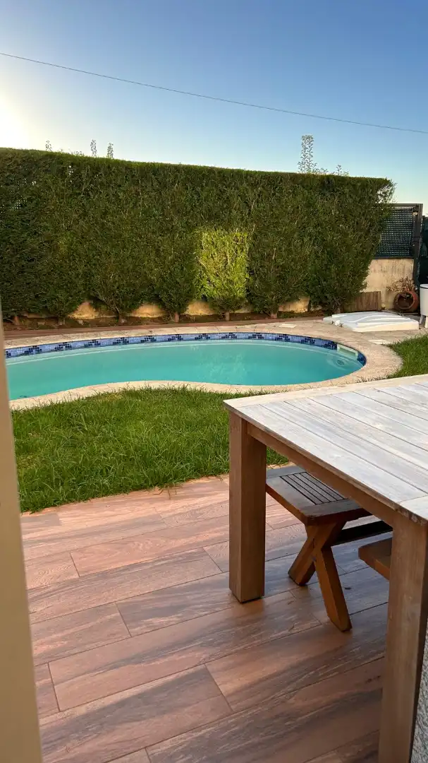 Piscina de Casa adosada de lloguer en Nigrán amb Calefacció, Jardí privat i Parquet
