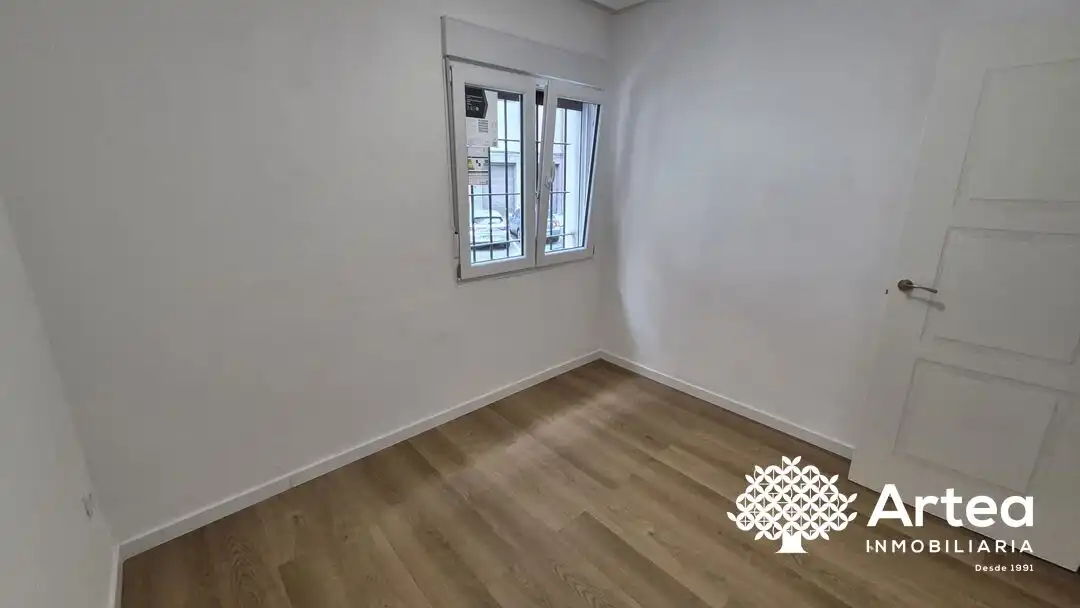Dormitori de Pis en venda en Bilbao  amb Jardí privat i Balcó