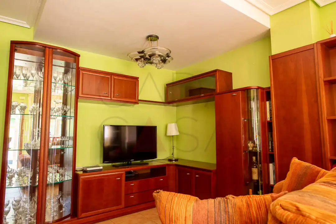Sala d'estar de Casa adosada en venda en Medio Cudeyo amb Calefacció, Jardí privat i Terrassa