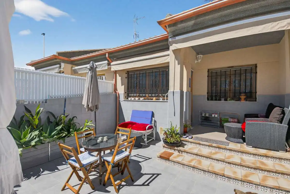 Casa con jardín en venta en Santiago de la Ribera