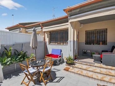 Casa amb jardí en venda a Santiago de la Ribera