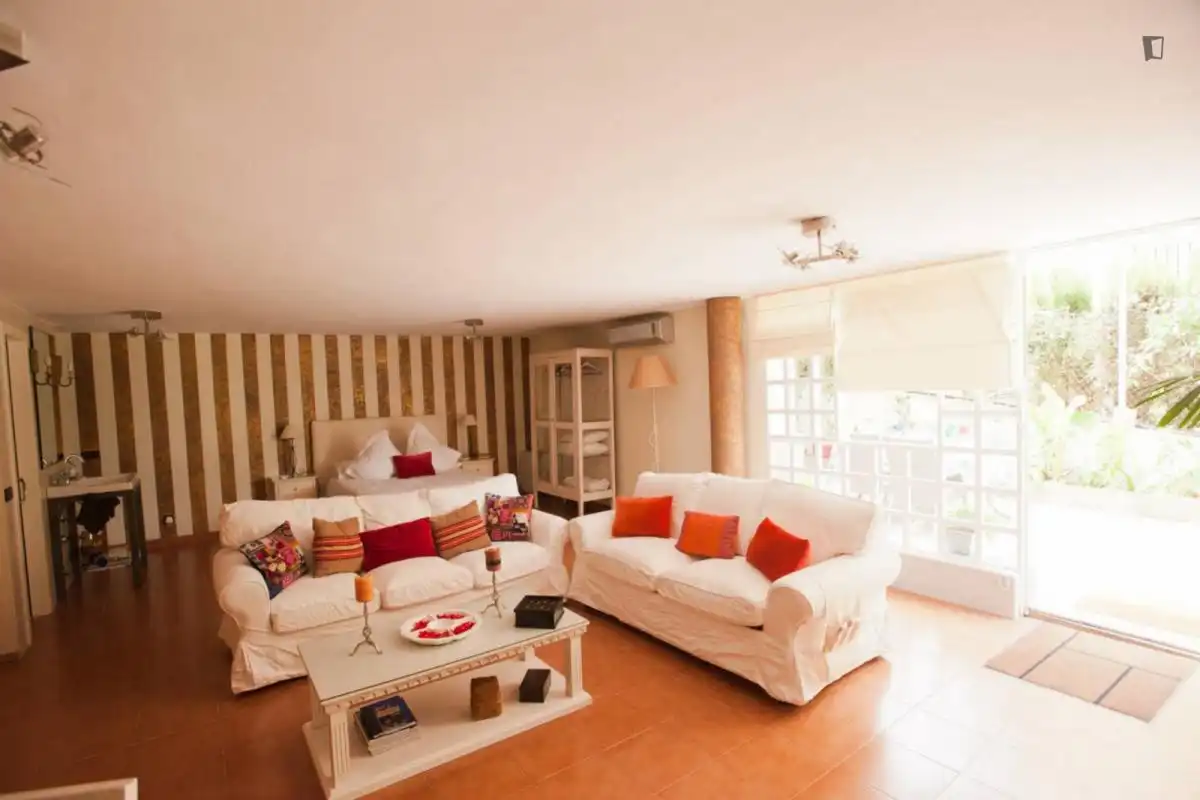 Sala de estar de Estudio de alquiler en Dos Hermanas con Aire acondicionado, Amueblado y Microondas