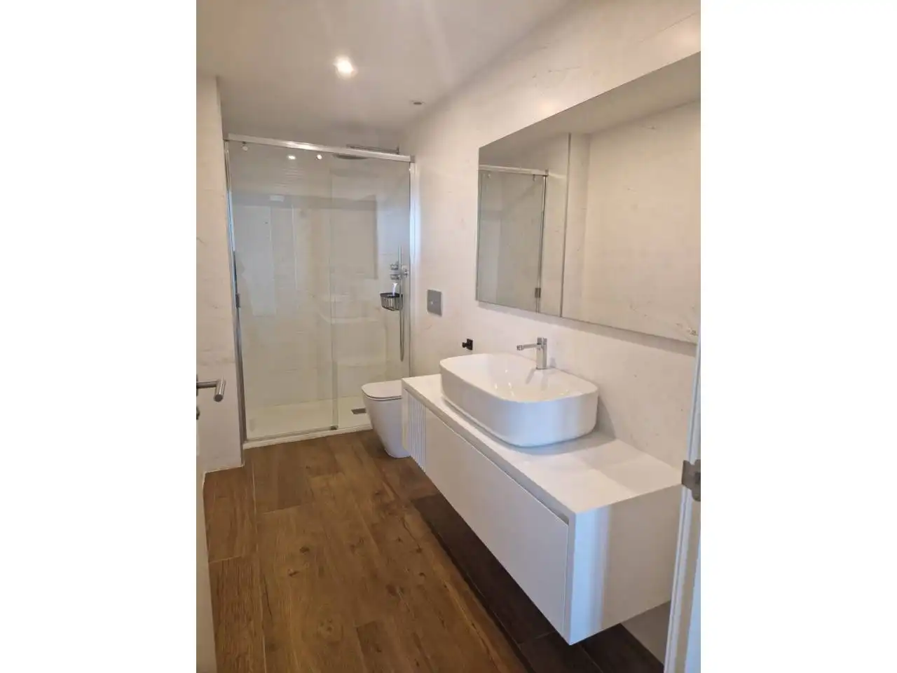 Baño de Piso de alquiler en Valencia con Aire acondicionado, Parquet y Balcón