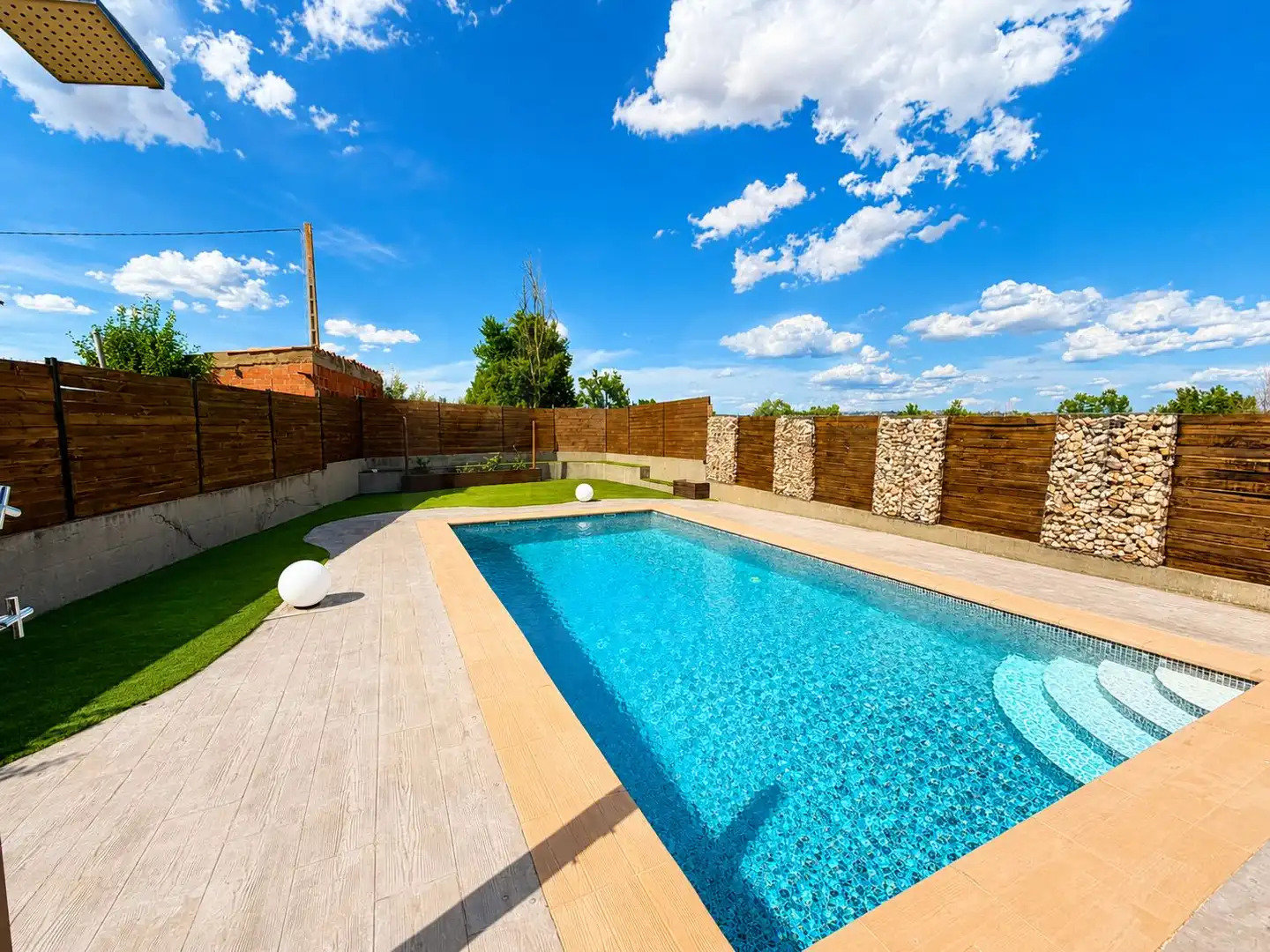 Swimming pool of Houses for sale in Sariegos  with Heating