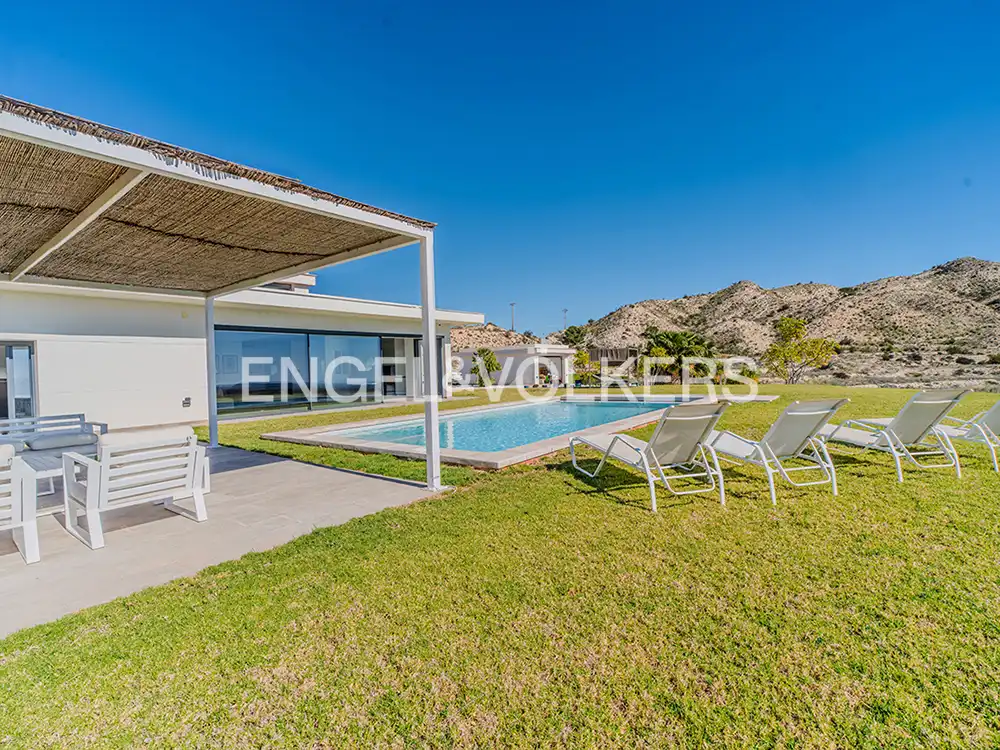 Piscina de Casa o xalet en venda en Alicante / Alacant amb Aire condicionat, Calefacció i Jardí privat