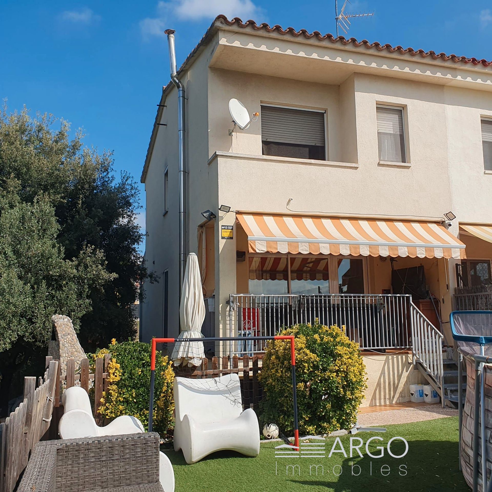 Exterior view of Single-family semi-detached for sale in Castellbisbal  with Private garden, Terrace and Balcony