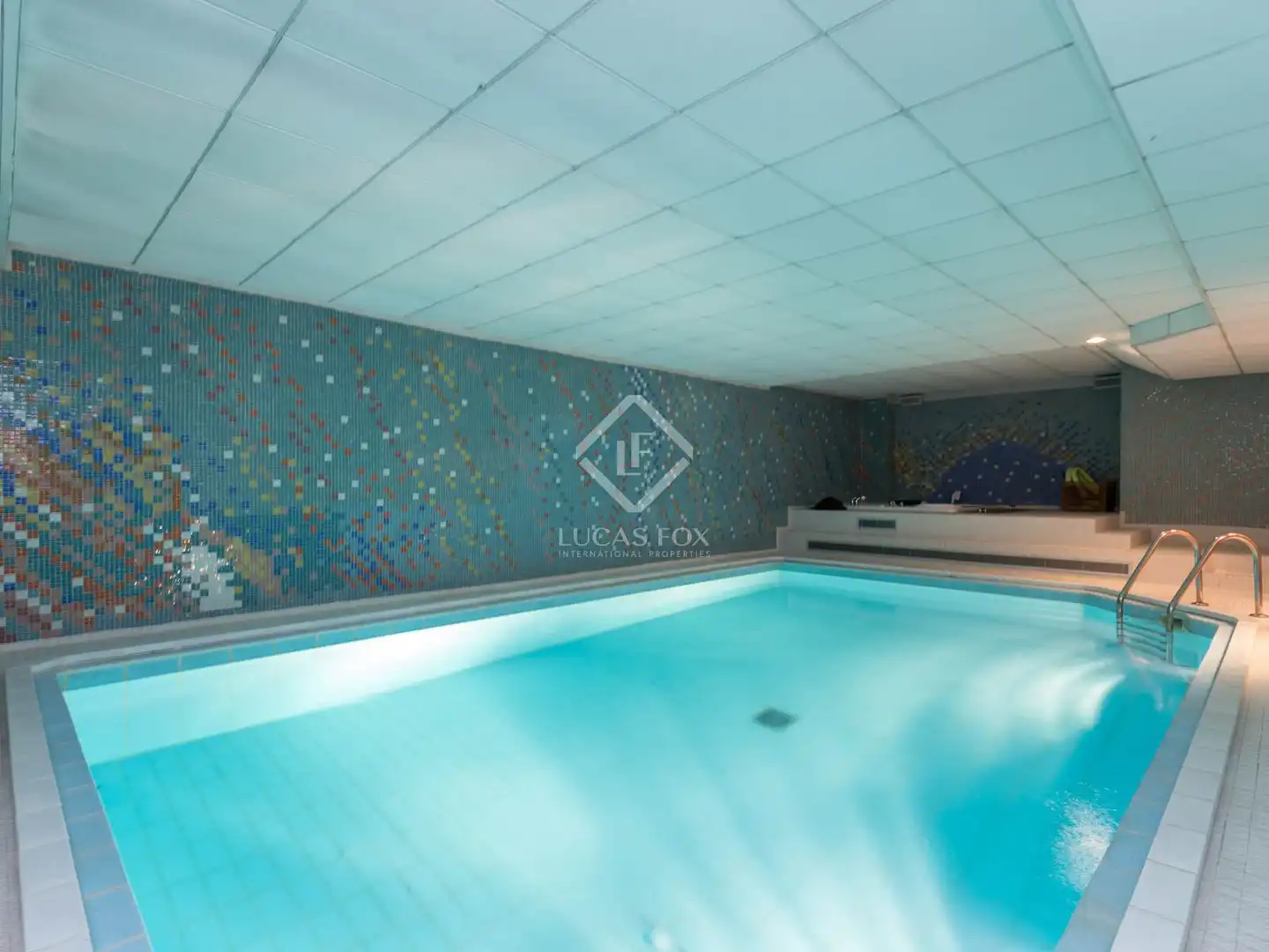 Schwimmbecken von Haus oder Chalet zum Verkauf in Esplugues de Llobregat mit Klimaanlage, Heizung und Privatgarten