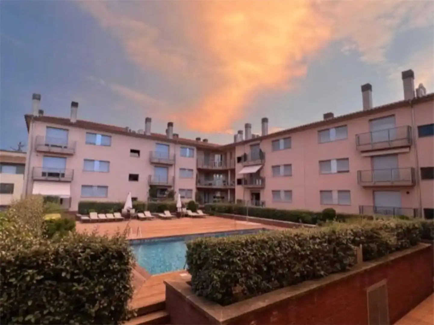 Vista exterior de Piso en venta en Olot con Aire acondicionado, Jardín privado y Parquet