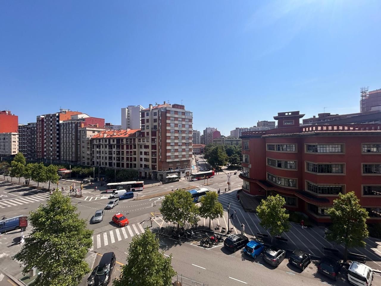 Vista exterior de Pis en venda en Gijón  amb Calefacció