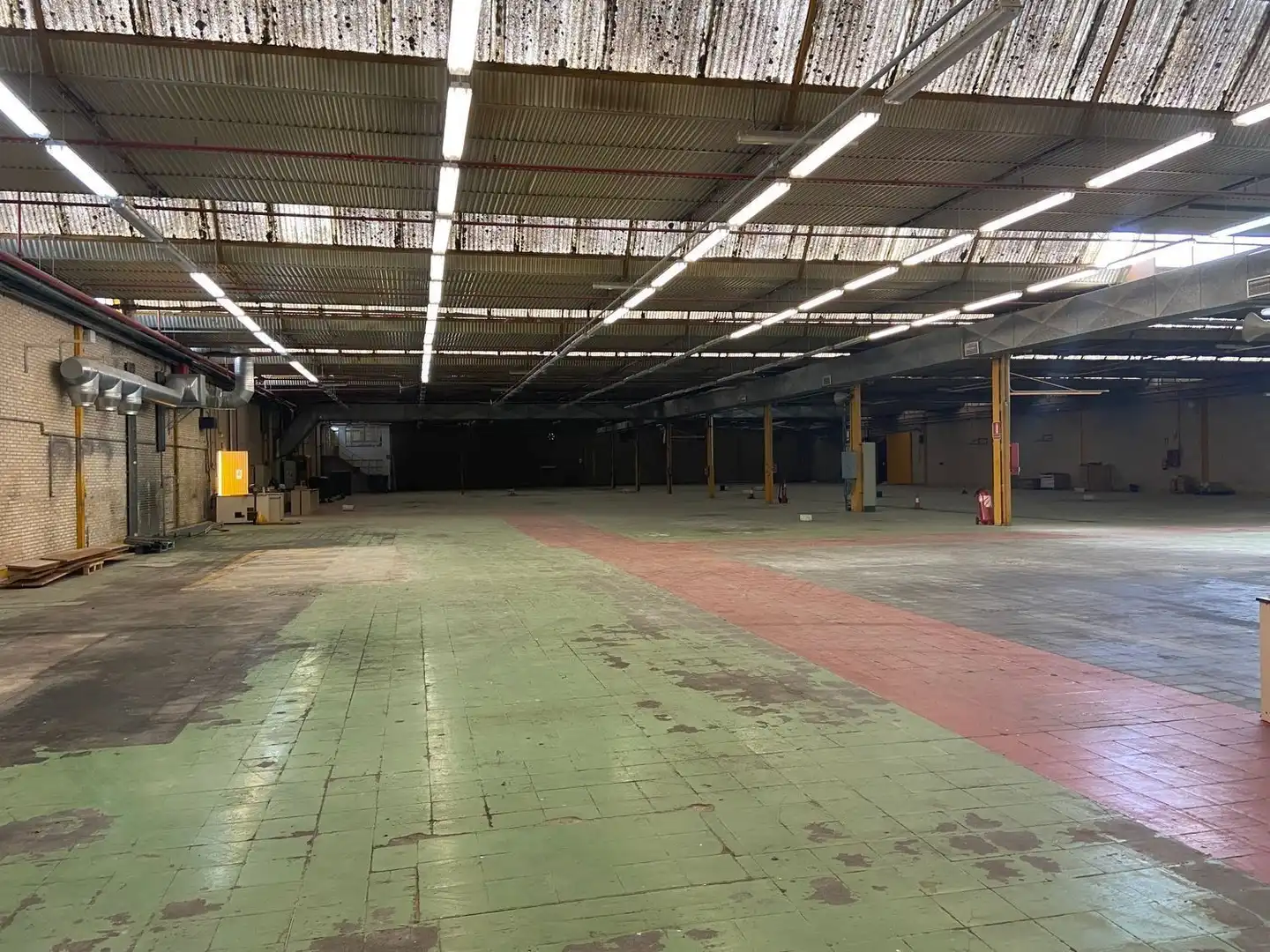 Nau industrial de lloguer en León Capital 