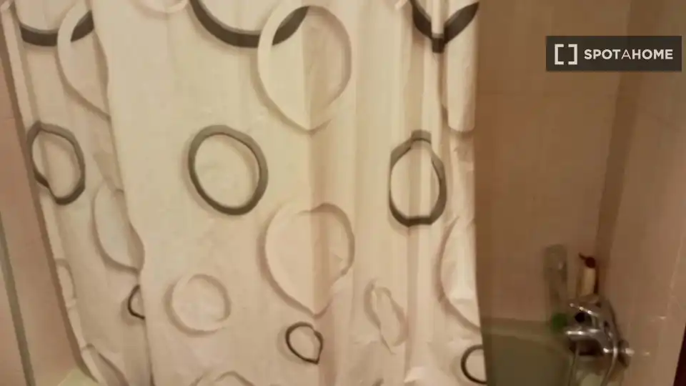 Bathroom of Flat for share in Zaragoza  with Air Conditioner, Terrace and Furnished