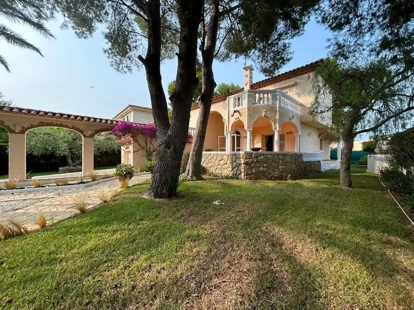Vista exterior de Casa o chalet en venta en Mont-roig del Camp con Trastero