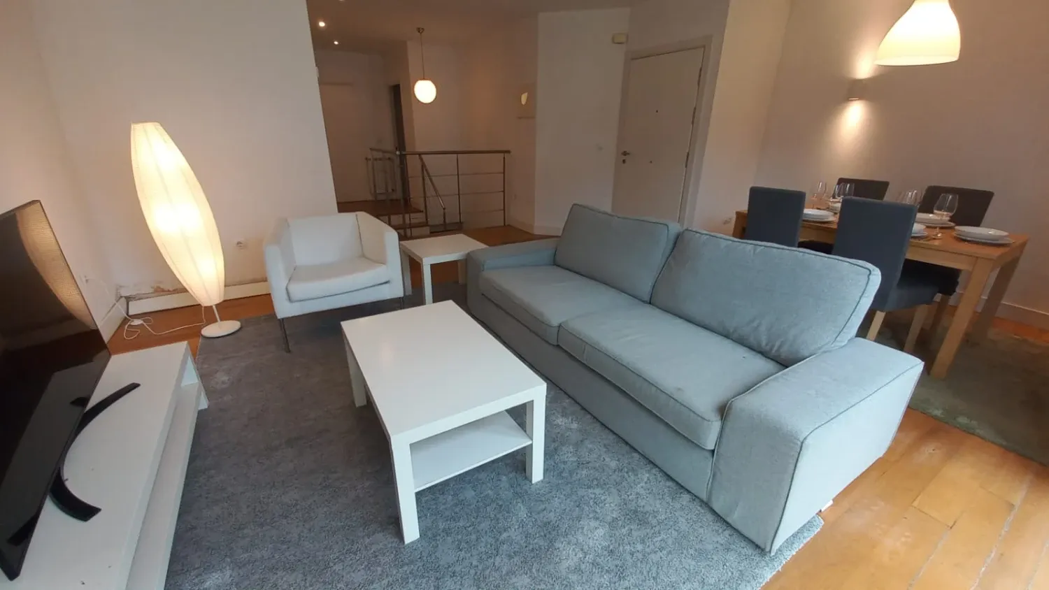 Sala d'estar de Pis en venda en Donostia - San Sebastián  amb Calefacció, Traster i Moblat