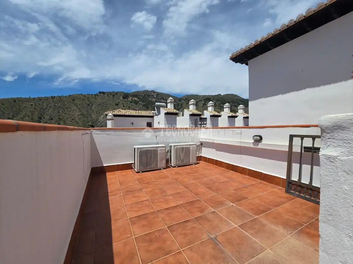 Terraza de Piso en venta en Vélez de Benaudalla con Aire acondicionado, Terraza y Piscina comunitaria