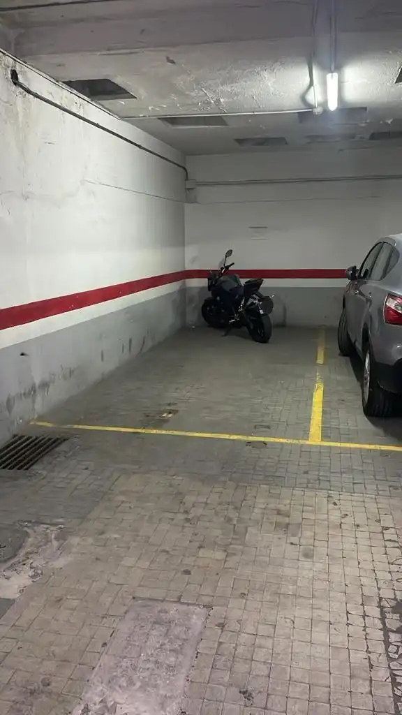 Einzelparkplatz zum Verkauf in Carrer de la Reina Amàlia