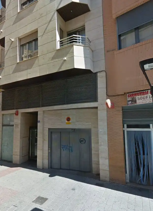 Moto con ascensore in vendita a Plaza Carretas 15