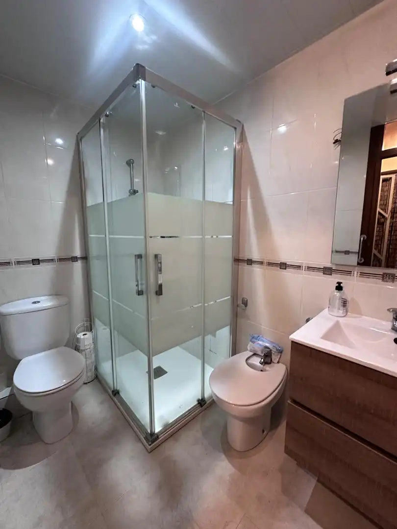 Bathroom of Flat for sale in Barberà del Vallès