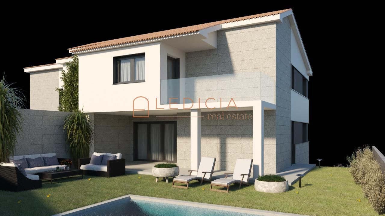 Single-family semi-detached for sale in Rua do Gorgullón, O Hío