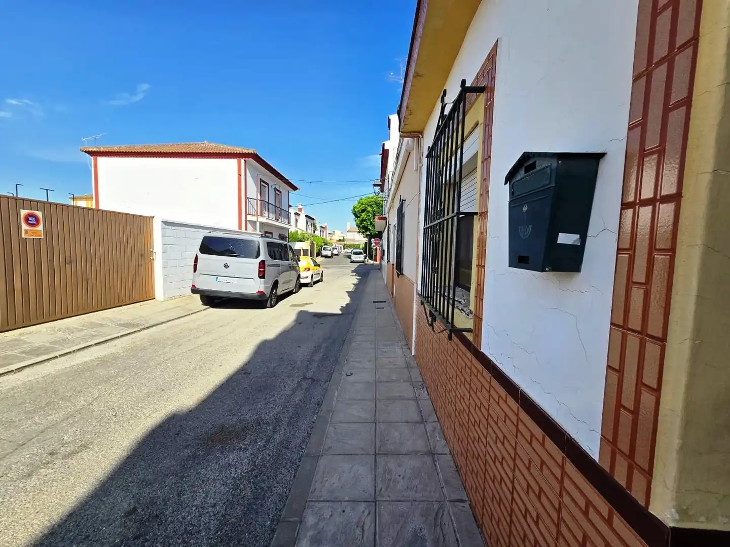 Exterior view of Houses for sale in Gines  with Air Conditioner, Terrace and Storage room