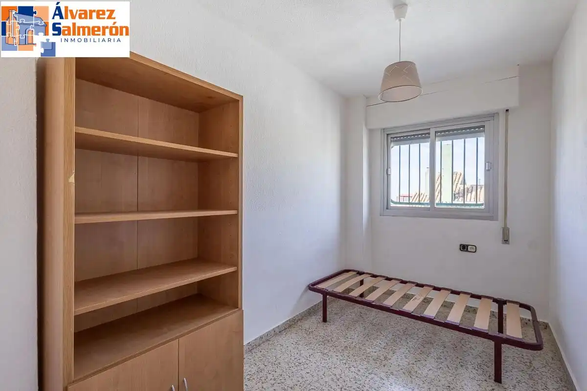 Bedroom of Flat for sale in Granada  with Air Conditioner, Heating and Terrace