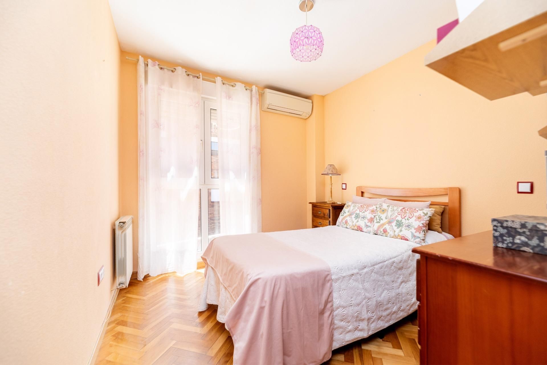 Bedroom of Flat for sale in Majadahonda  with Air Conditioner, Heating and Community pool