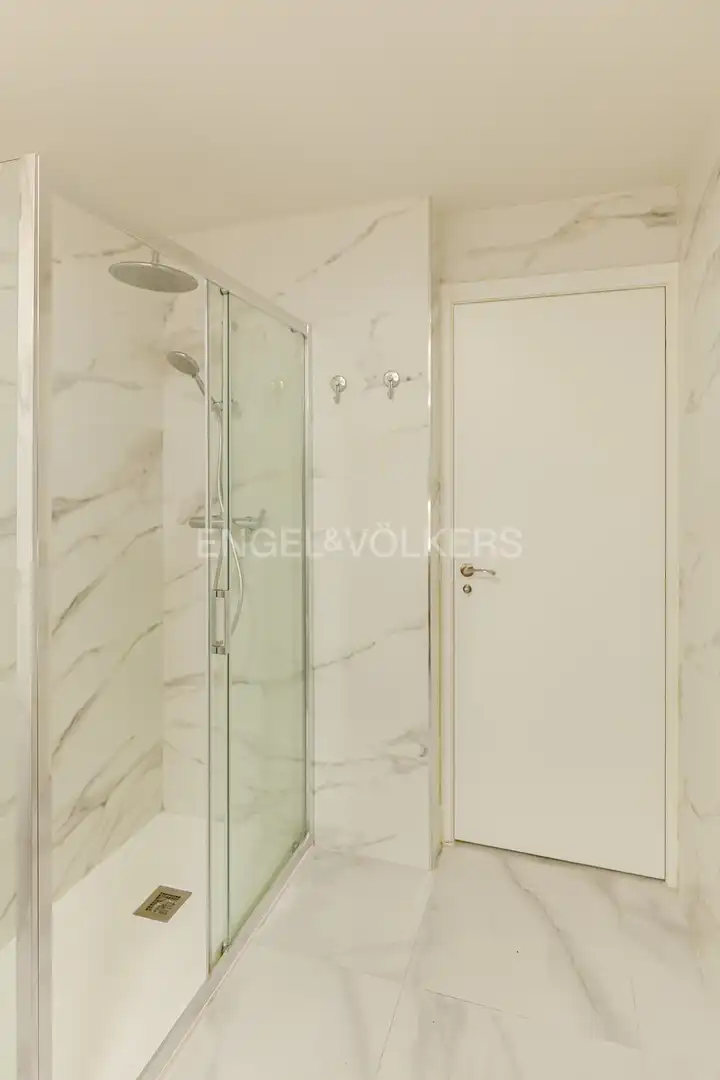 Badezimmer von Wohnung zur Miete in Madrid mit Klimaanlage, Heizung und Möbliert